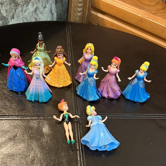 disney princess figurines removable dresses Disney Princess Figures Snap On Dresses Magiclip Lot